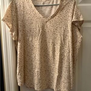 Old Navy Beige Leopard Print V-Neck Tee
